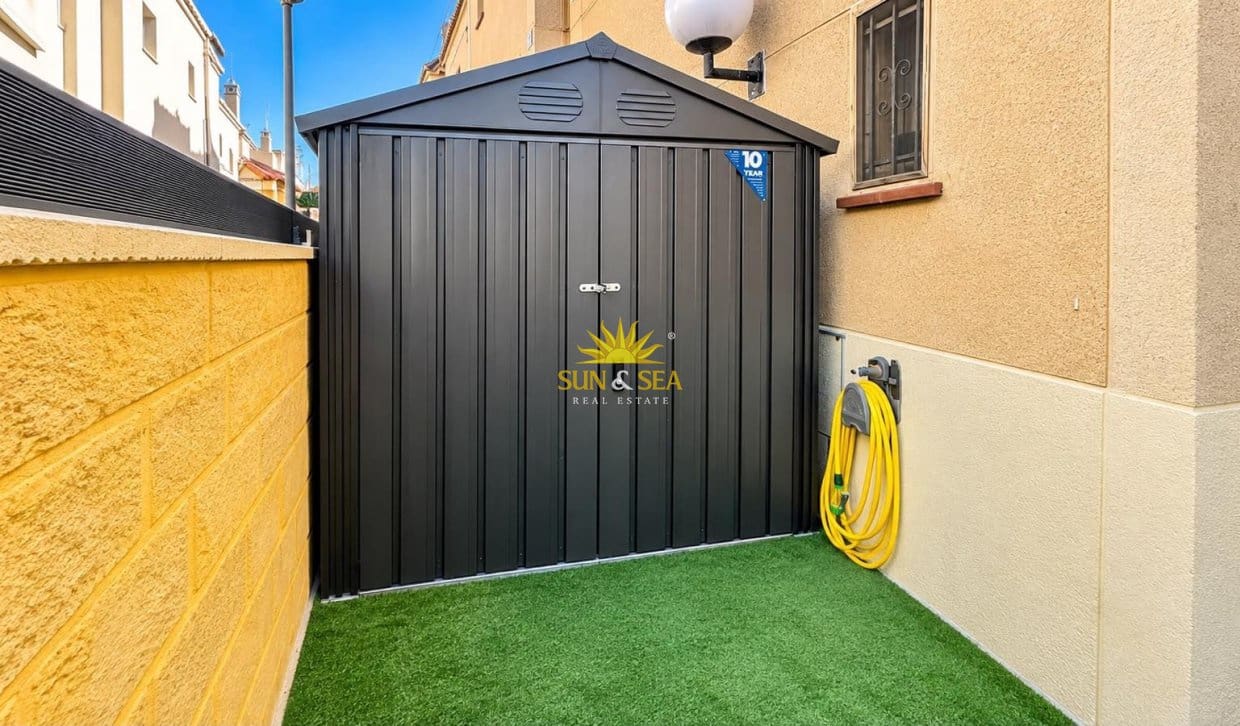3 sypialnia Dom na sprzedaż w Torrevieja z basenem garażem - 199 000 € (Ref: 10060647)