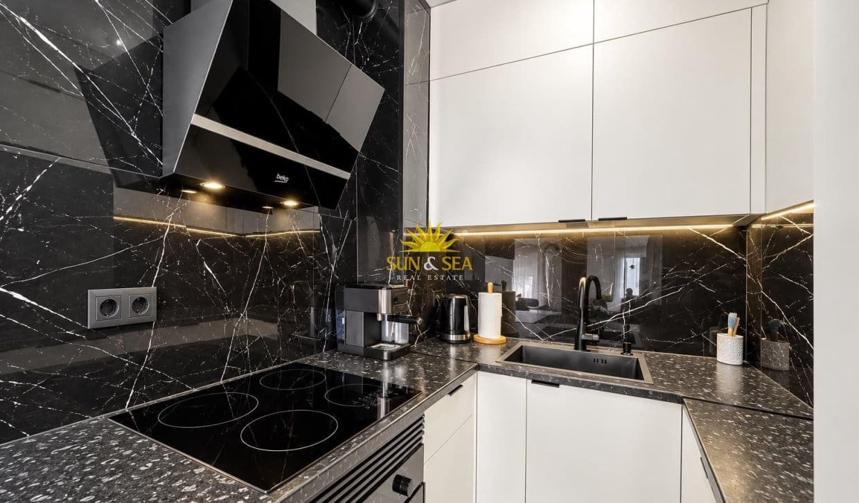 3 sypialnia Dom na sprzedaż w Torrevieja z basenem garażem - 199 000 € (Ref: 10060647)