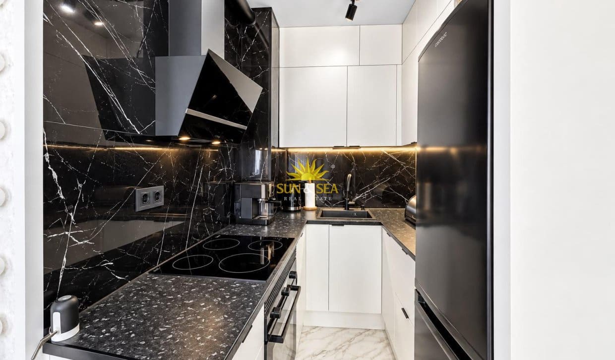 3 sypialnia Dom na sprzedaż w Torrevieja z basenem garażem - 199 000 € (Ref: 10060647)
