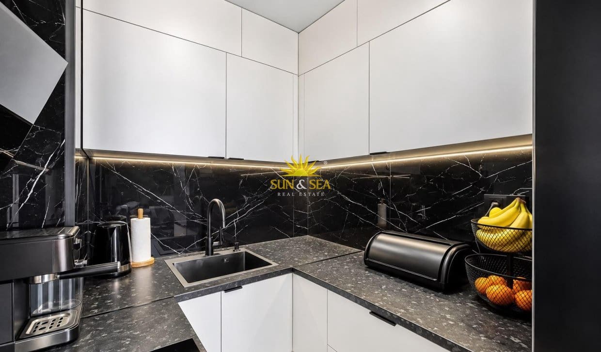 3 sypialnia Dom na sprzedaż w Torrevieja z basenem garażem - 199 000 € (Ref: 10060647)