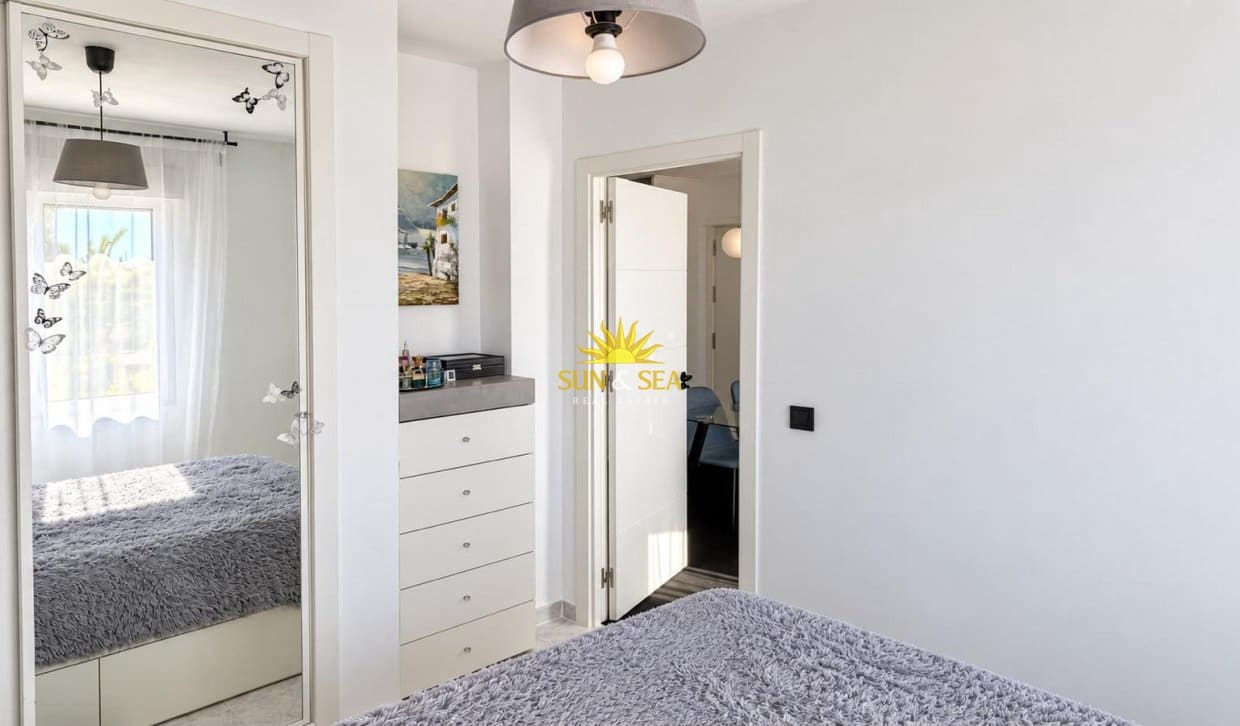 3 sypialnia Dom na sprzedaż w Torrevieja z basenem garażem - 199 000 € (Ref: 10060647)