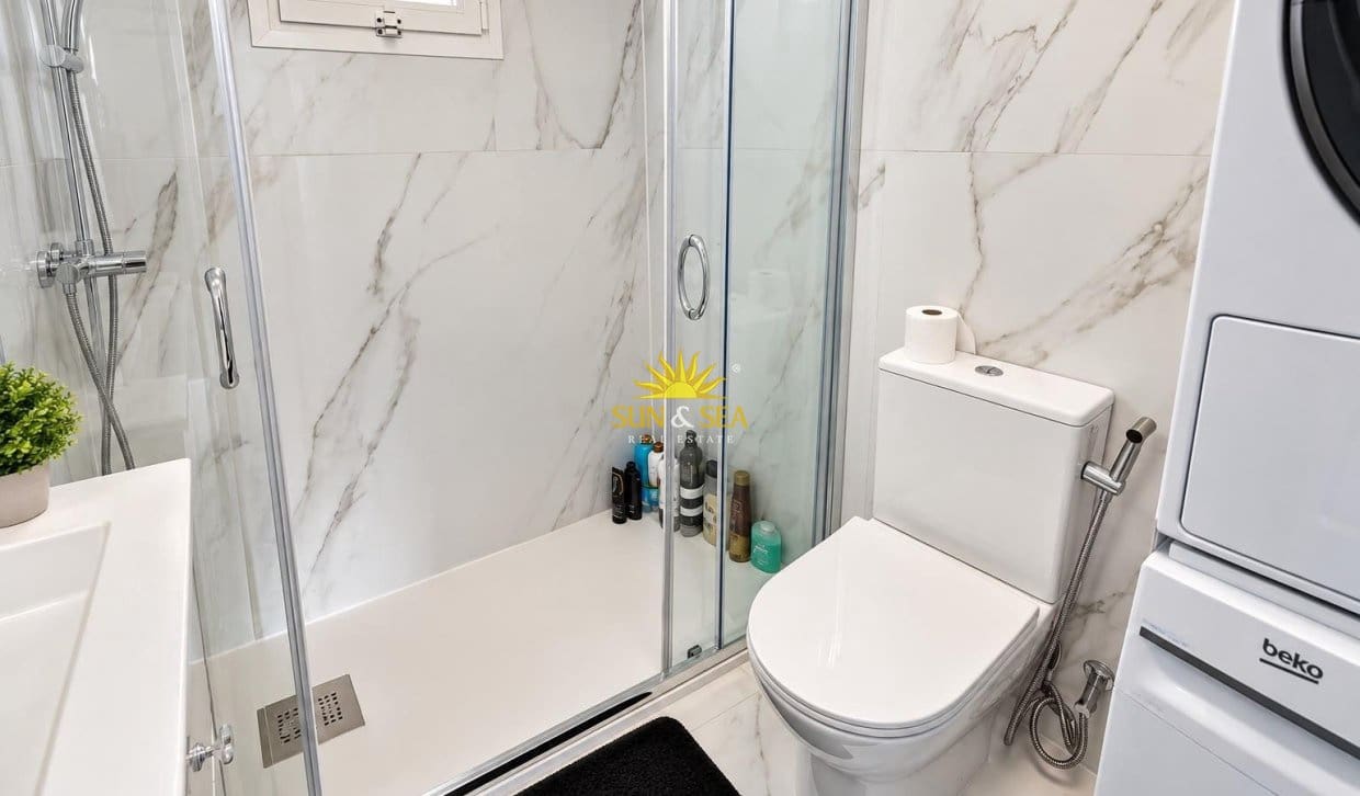 3 sypialnia Dom na sprzedaż w Torrevieja z basenem garażem - 199 000 € (Ref: 10060647)