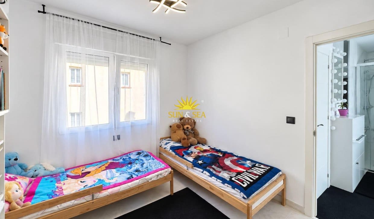 3 sypialnia Dom na sprzedaż w Torrevieja z basenem garażem - 199 000 € (Ref: 10060647)