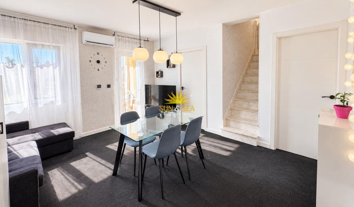 3 sypialnia Dom na sprzedaż w Torrevieja z basenem garażem - 199 000 € (Ref: 10060647)