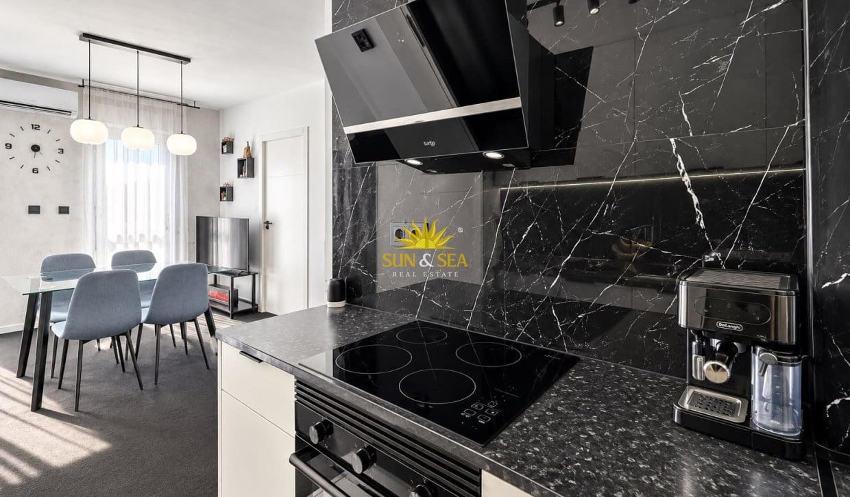 3 sypialnia Dom na sprzedaż w Torrevieja z basenem garażem - 199 000 € (Ref: 10060647)