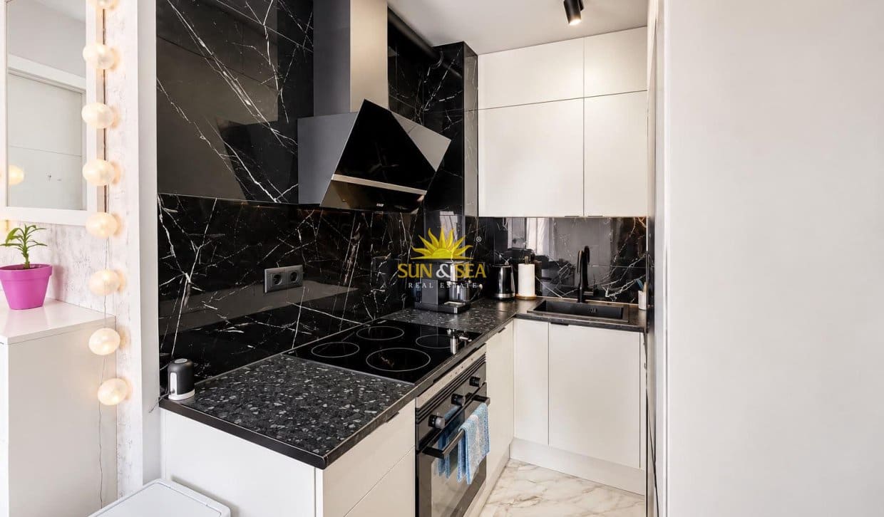 3 sypialnia Dom na sprzedaż w Torrevieja z basenem garażem - 199 000 € (Ref: 10060647)