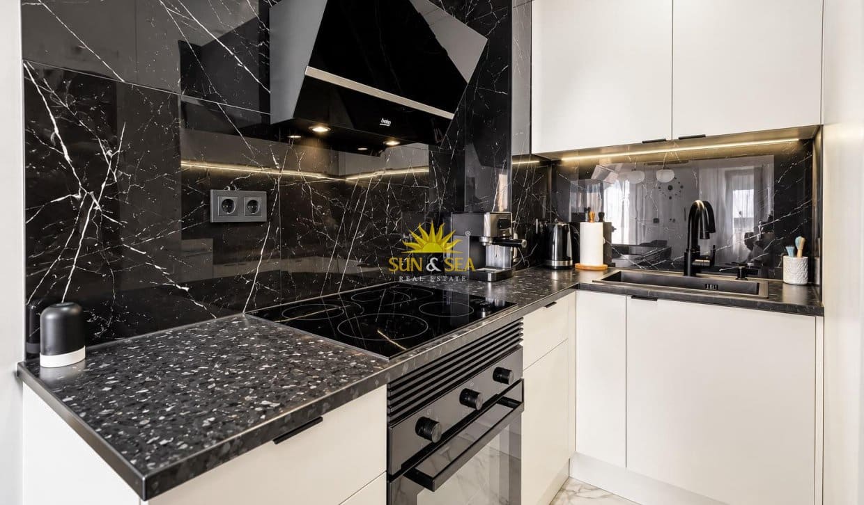 3 sypialnia Dom na sprzedaż w Torrevieja z basenem garażem - 199 000 € (Ref: 10060647)