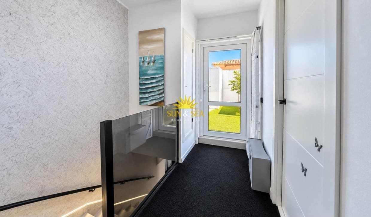 3 sypialnia Dom na sprzedaż w Torrevieja z basenem garażem - 199 000 € (Ref: 10060647)