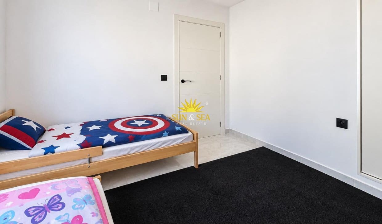 3 sypialnia Dom na sprzedaż w Torrevieja z basenem garażem - 199 000 € (Ref: 10060647)