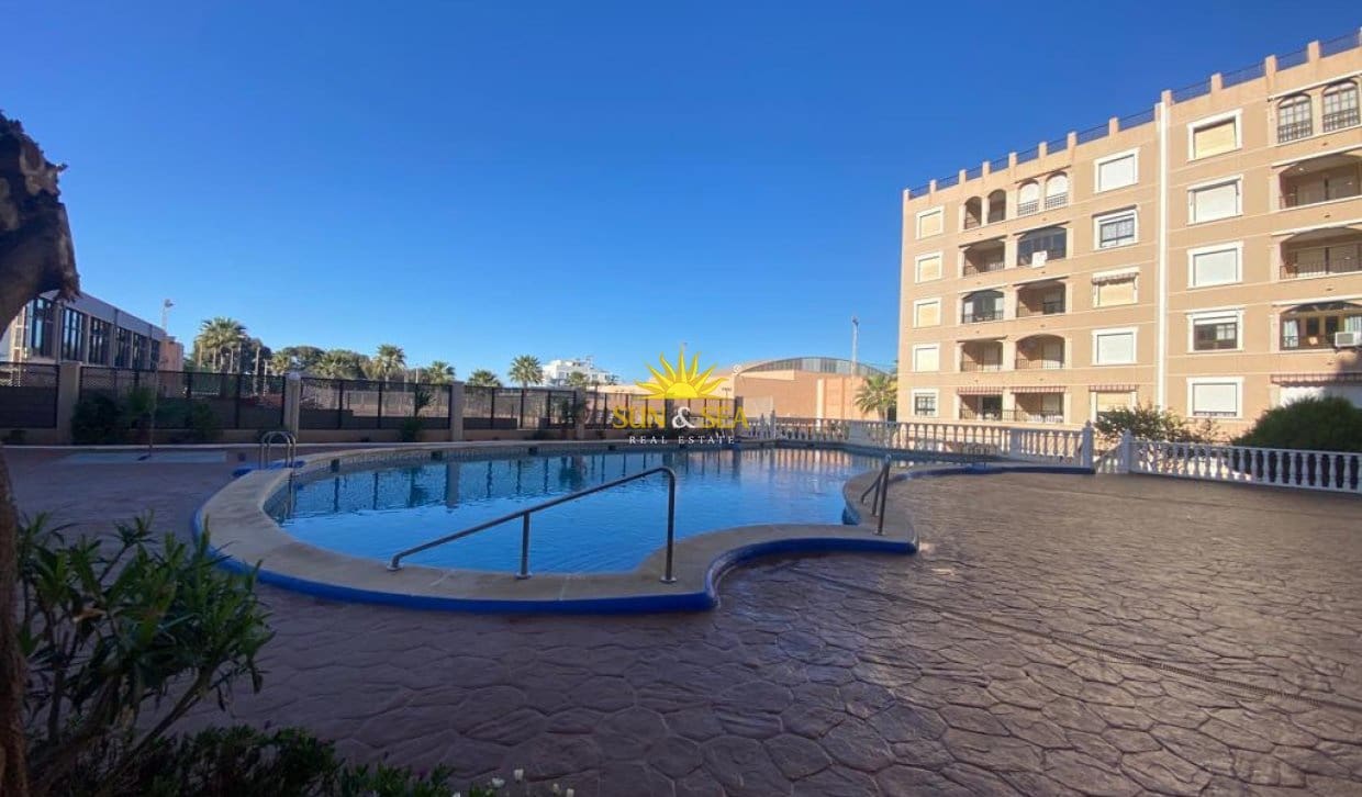 1 slaapkamer Appartement voor vakantieverhuur in Guardamar del Segura met zwembad - € 600 (Ref: 10060648)
