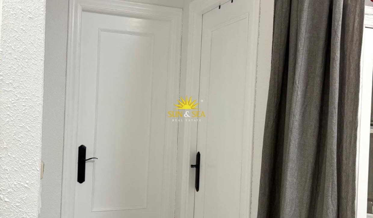 1 slaapkamer Appartement voor vakantieverhuur in Guardamar del Segura met zwembad - € 600 (Ref: 10060648)