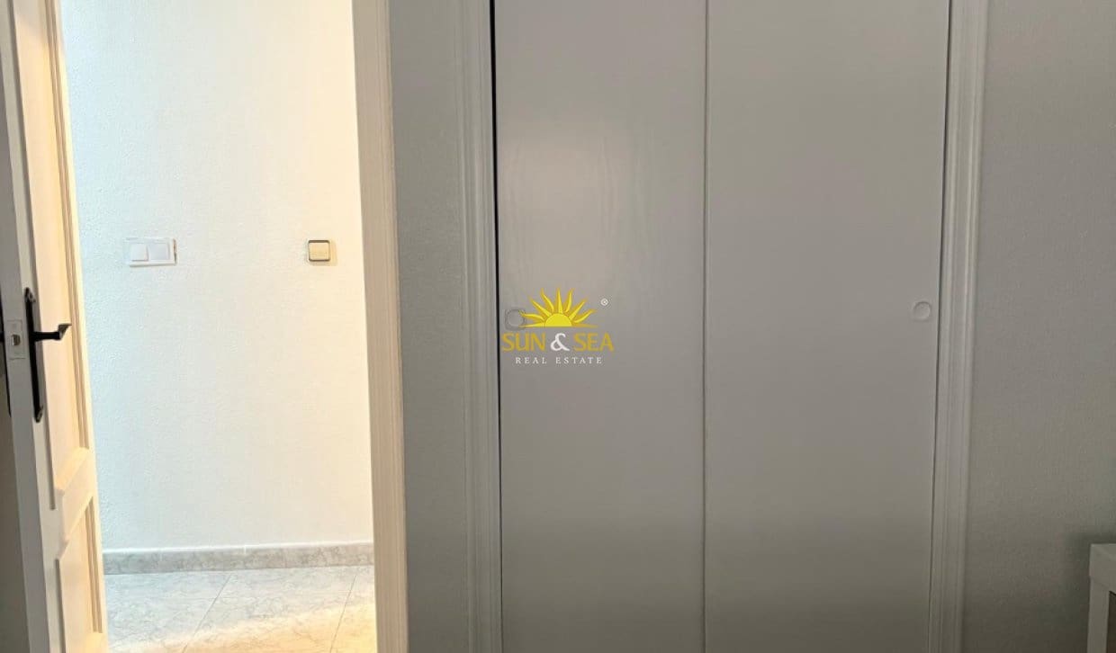 1 slaapkamer Appartement voor vakantieverhuur in Guardamar del Segura met zwembad - € 600 (Ref: 10060648)