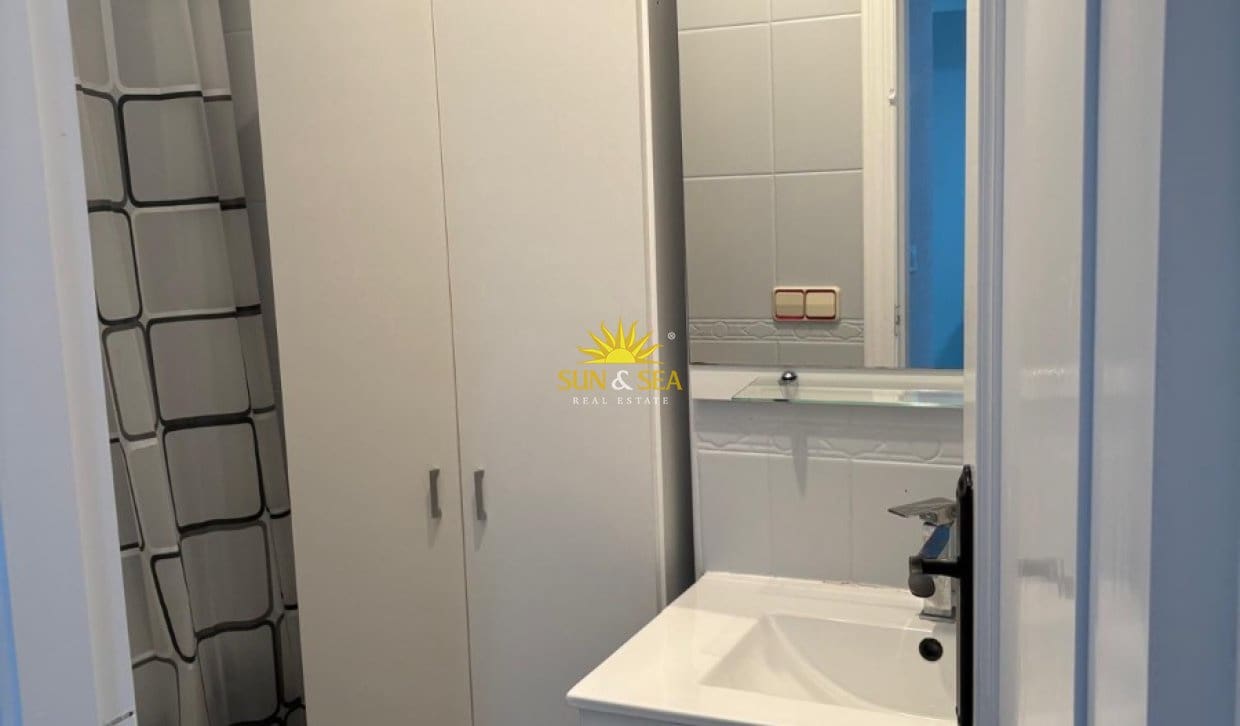 1 slaapkamer Appartement voor vakantieverhuur in Guardamar del Segura met zwembad - € 600 (Ref: 10060648)