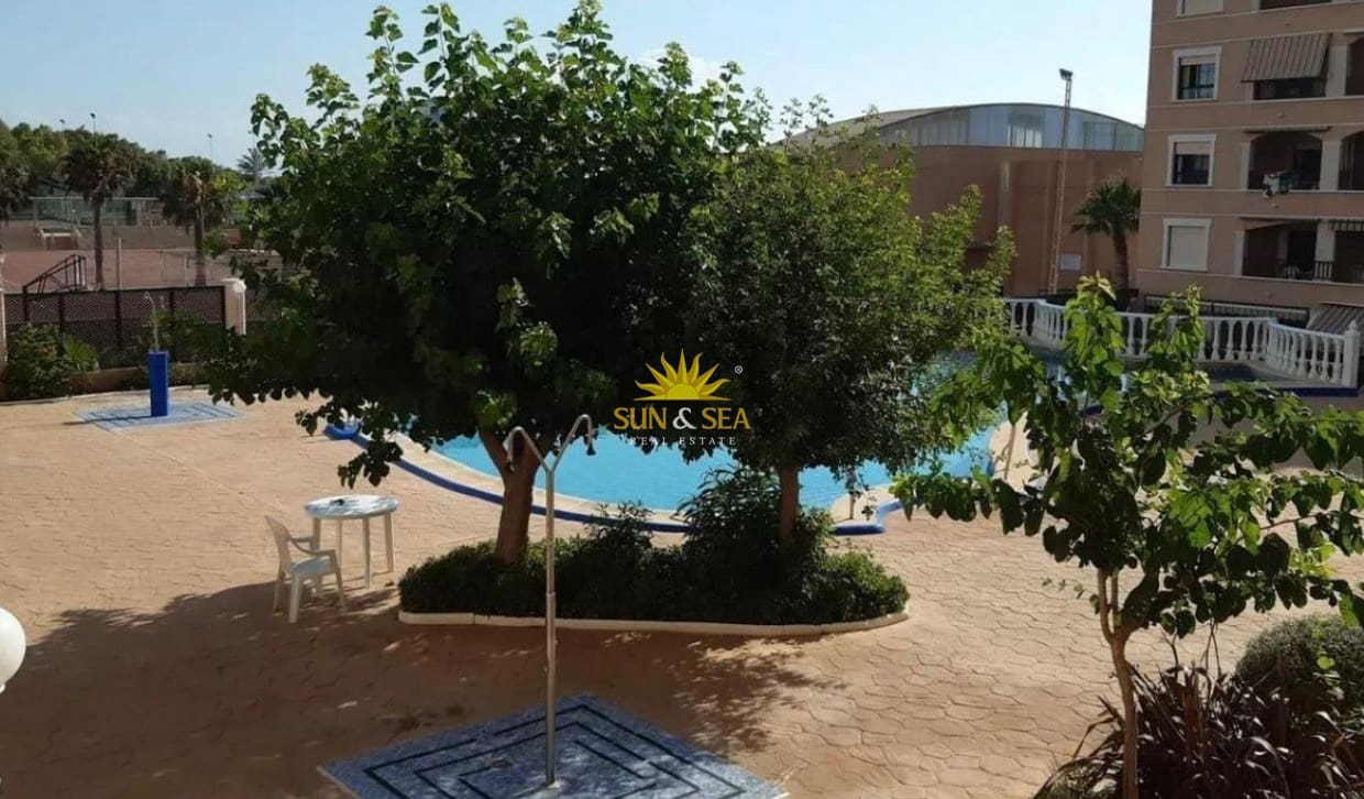 1 slaapkamer Appartement voor vakantieverhuur in Guardamar del Segura met zwembad - € 600 (Ref: 10060648)