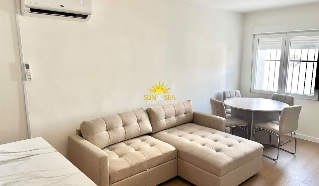 1 Zimmer Haus zu vermieten in Torrevieja mit Pool - 830 € (Ref: 10060652)