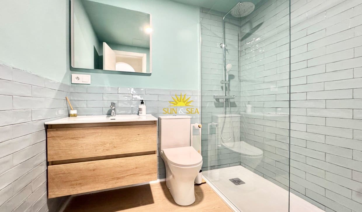 1 Zimmer Haus zu vermieten in Torrevieja mit Pool - 830 € (Ref: 10060652)