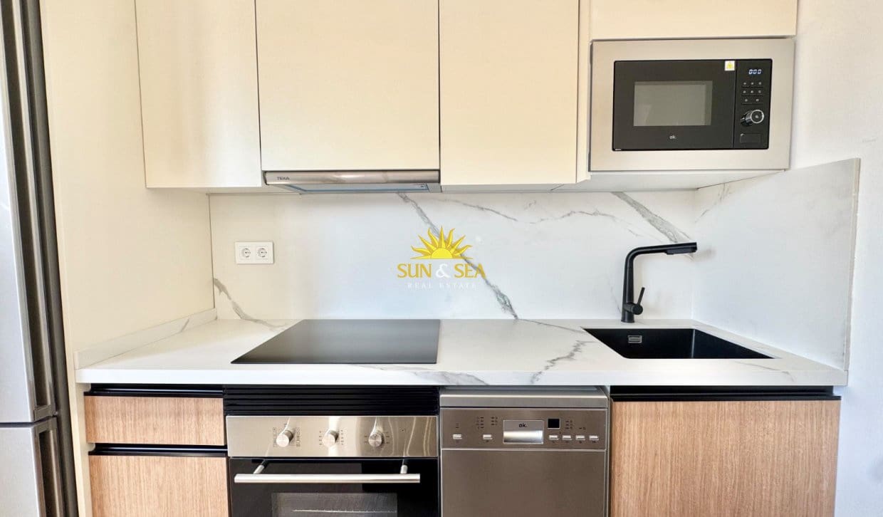 1 Zimmer Haus zu vermieten in Torrevieja mit Pool - 830 € (Ref: 10060653)