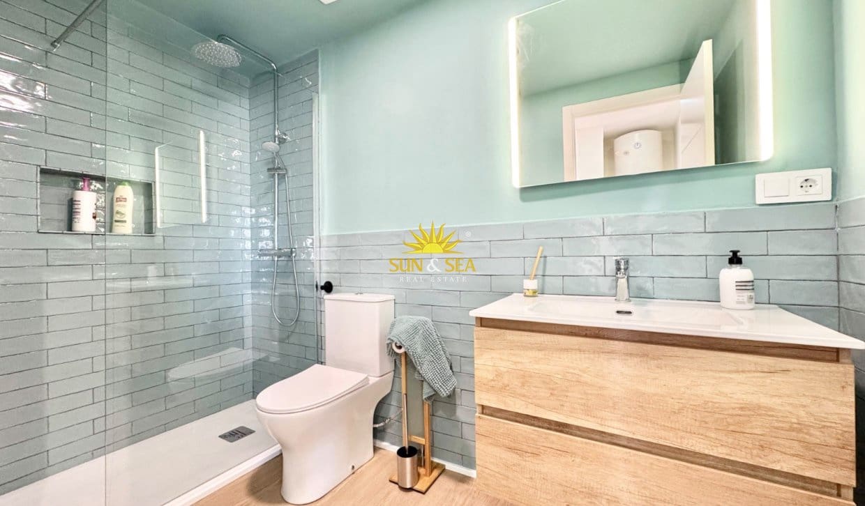 1 Zimmer Haus zu vermieten in Torrevieja mit Pool - 830 € (Ref: 10060653)