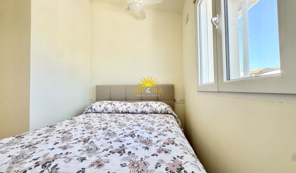 1 Zimmer Haus zu vermieten in Torrevieja mit Pool - 830 € (Ref: 10060653)
