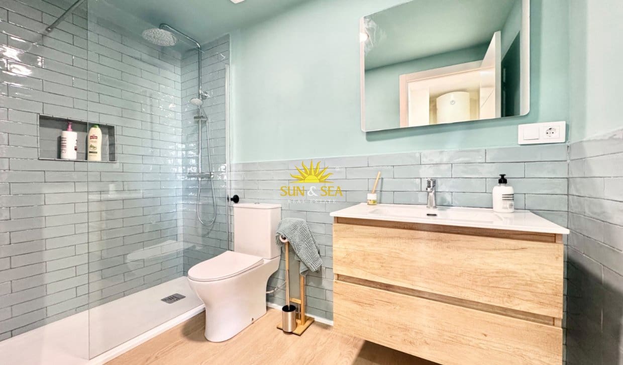 1 Zimmer Haus zu vermieten in Torrevieja mit Pool - 830 € (Ref: 10060653)