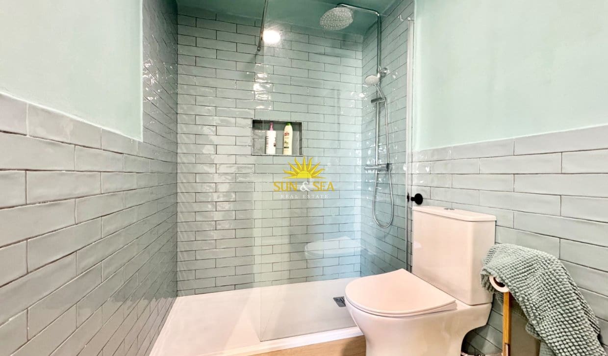 1 Zimmer Haus zu vermieten in Torrevieja mit Pool - 830 € (Ref: 10060653)