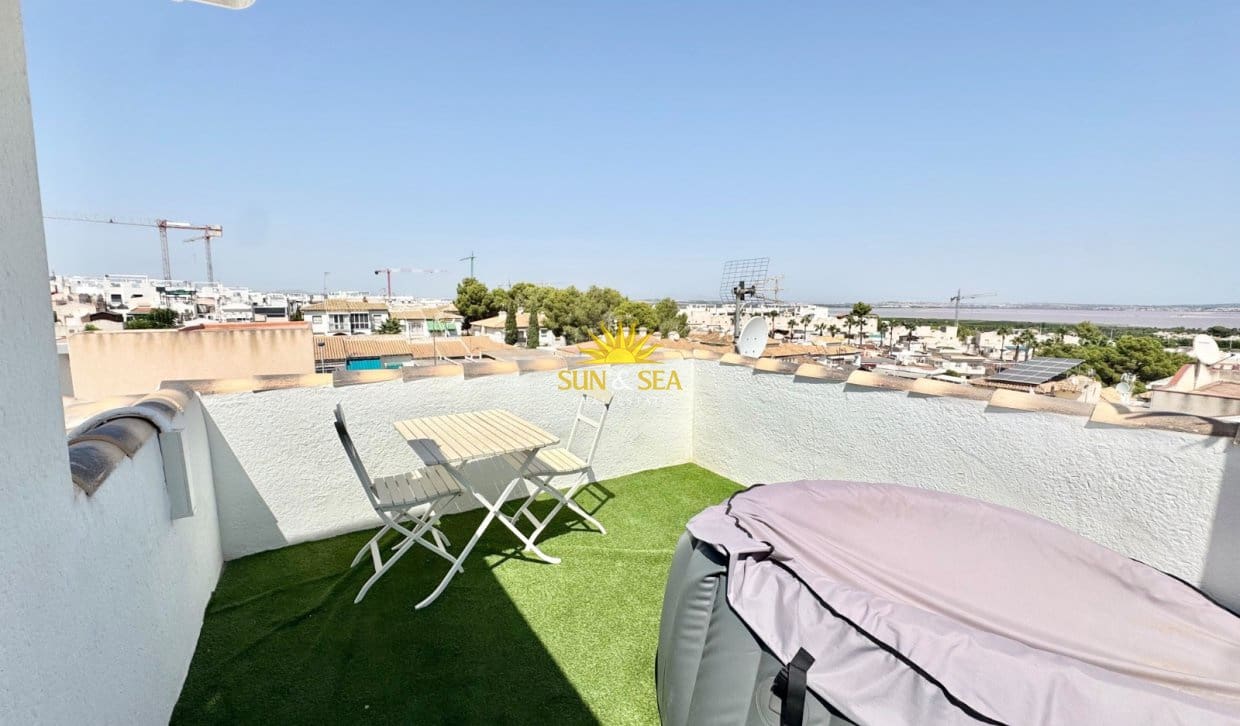 1 Zimmer Haus zu vermieten in Torrevieja mit Pool - 830 € (Ref: 10060653)
