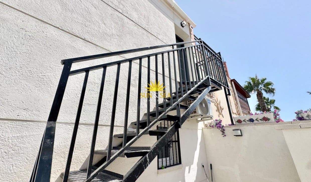 1 Zimmer Haus zu vermieten in Torrevieja mit Pool - 830 € (Ref: 10060653)