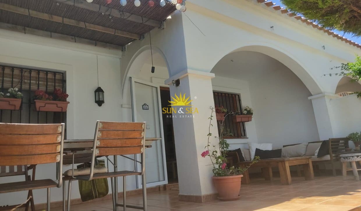Villa/Maison Semi-Mitoyenne de 3 chambres de location de vacances à Torre de la Horadada avec piscine - 1 300 € (Ref: 10060916)
