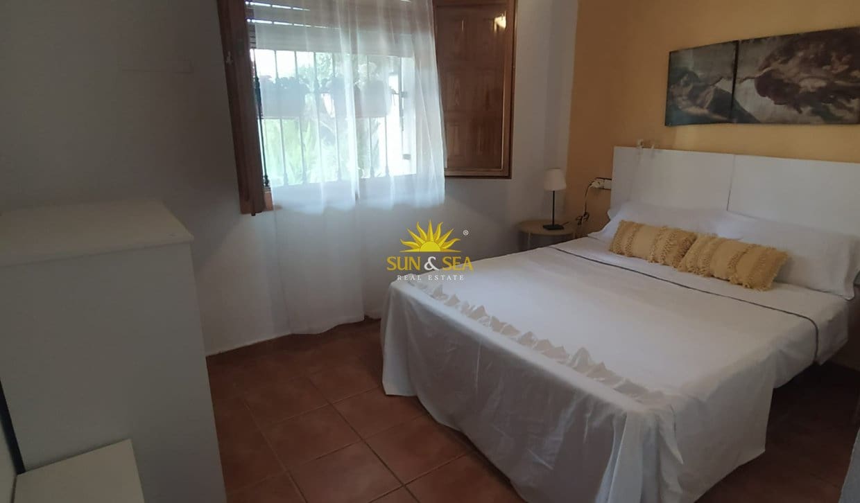 Villa/Maison Semi-Mitoyenne de 3 chambres de location de vacances à Torre de la Horadada avec piscine - 1 300 € (Ref: 10060916)