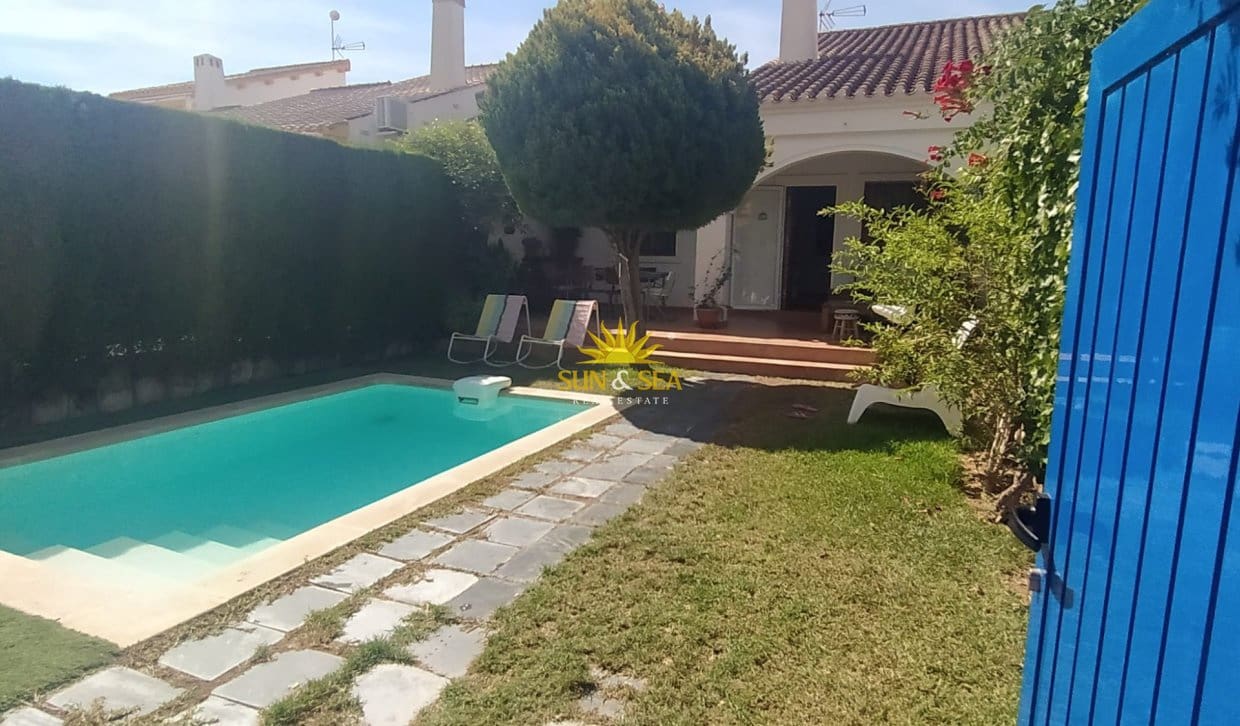 Villa/Maison Semi-Mitoyenne de 3 chambres de location de vacances à Torre de la Horadada avec piscine - 1 300 € (Ref: 10060916)