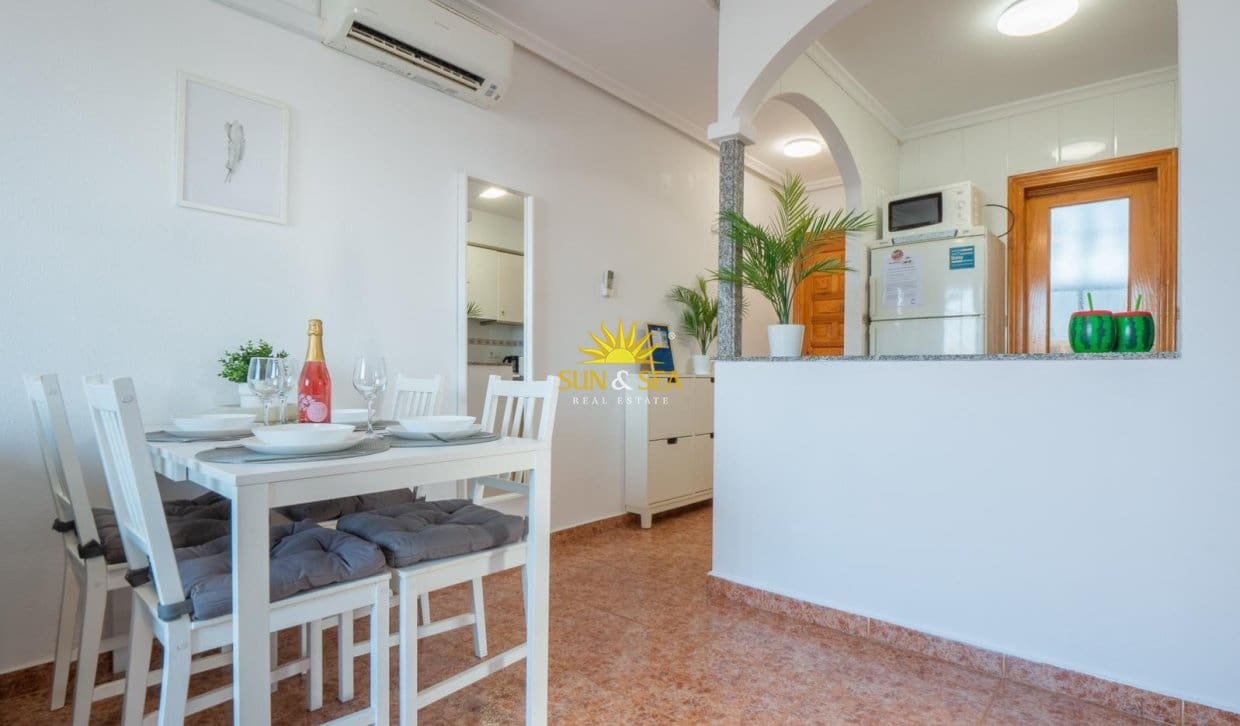 Apartamento de 2 habitaciones en Torrevieja en venta con piscina garaje - 159.000 € (Ref: 10062666)