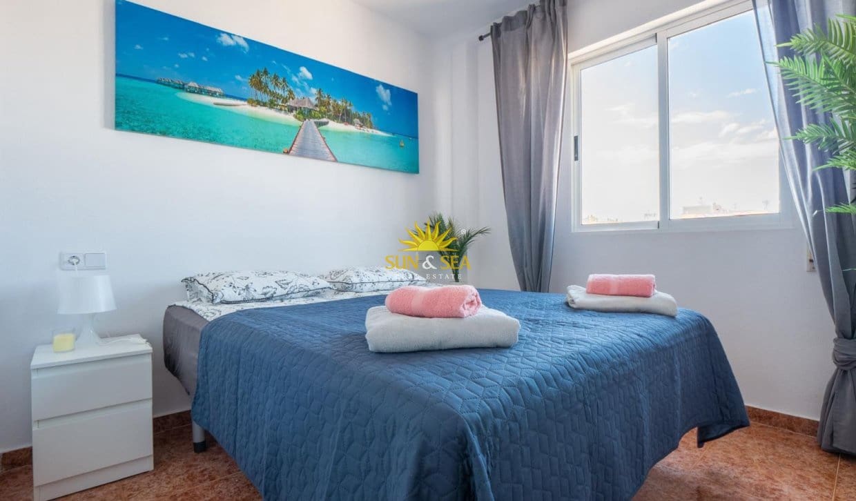 Apartamento de 2 habitaciones en Torrevieja en venta con piscina garaje - 159.000 € (Ref: 10062666)
