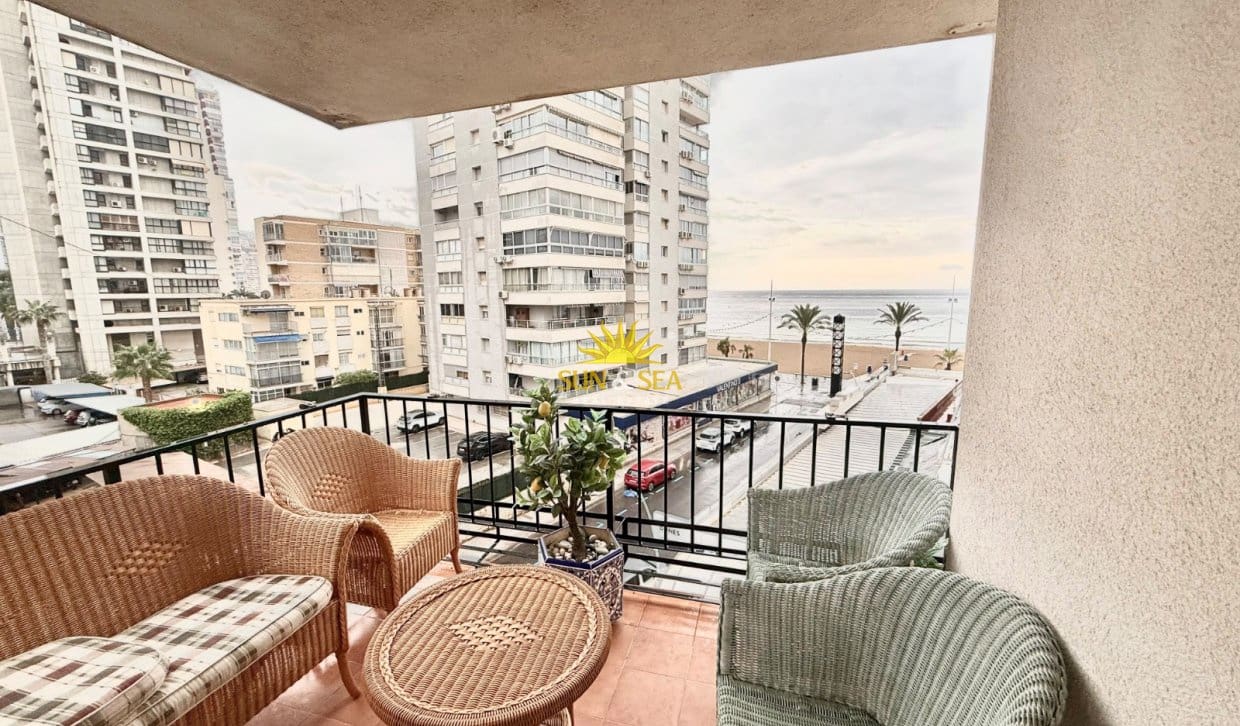 4 quarto Apartamento para arrendamento para férias em Benidorm - 2 000 € (Ref: 10062871)