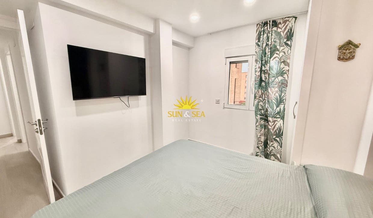 4 quarto Apartamento para arrendamento para férias em Benidorm - 2 000 € (Ref: 10062871)