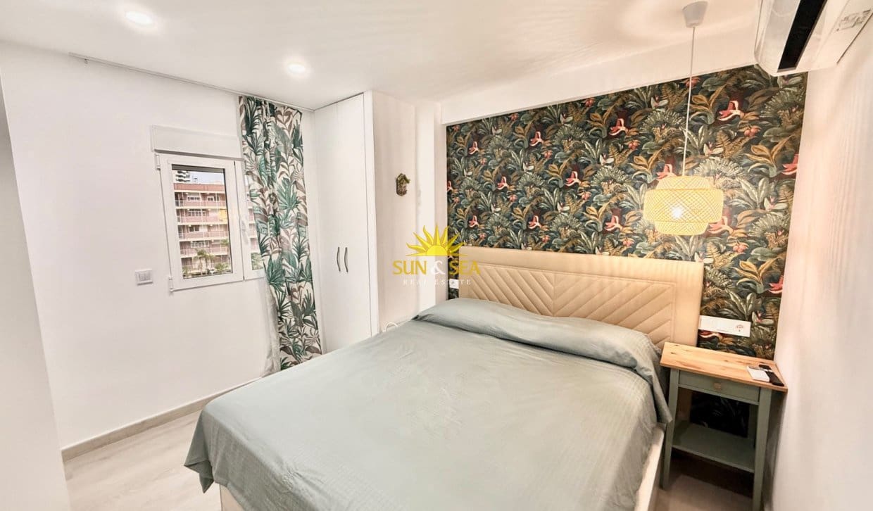 4 quarto Apartamento para arrendamento para férias em Benidorm - 2 000 € (Ref: 10062871)