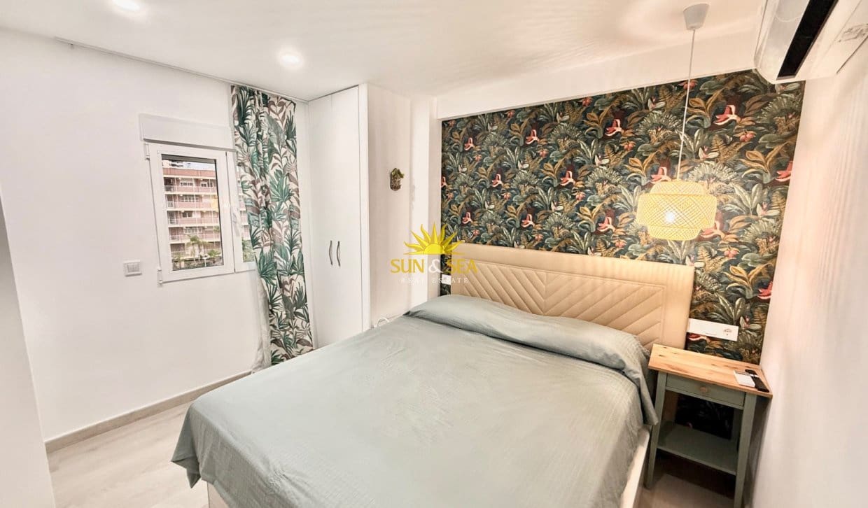 4 quarto Apartamento para arrendamento para férias em Benidorm - 2 000 € (Ref: 10062871)