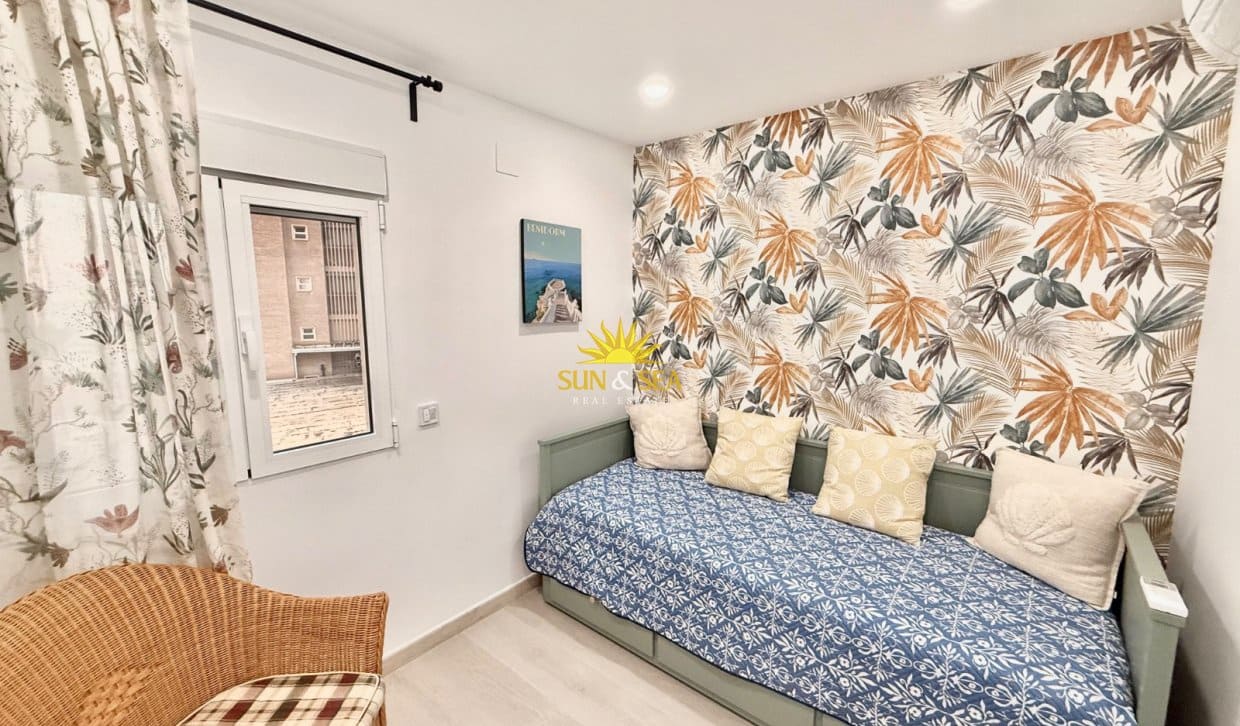 4 quarto Apartamento para arrendamento para férias em Benidorm - 2 000 € (Ref: 10062871)