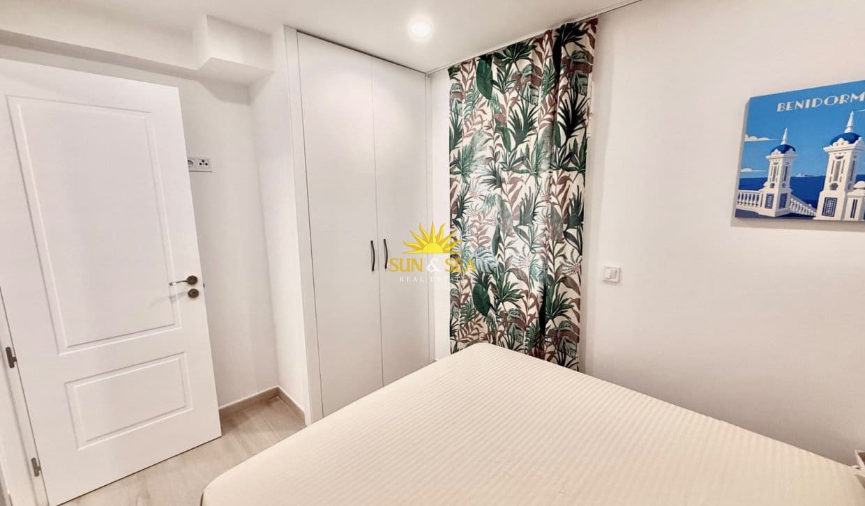 4 quarto Apartamento para arrendamento para férias em Benidorm - 2 000 € (Ref: 10062871)
