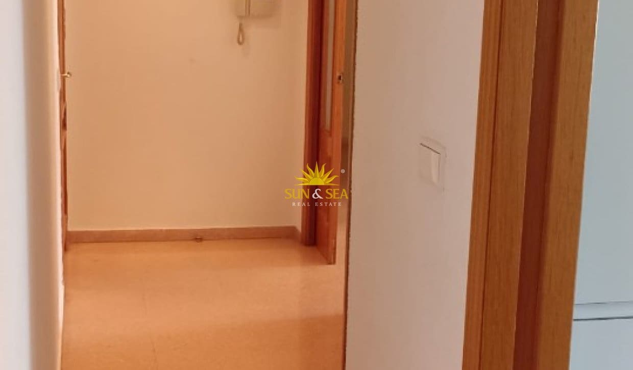 Apartamento de 3 habitaciones en Alicante / Alacant ciudad en alquiler con piscina garaje - 1.300 € (Ref: 10062872)