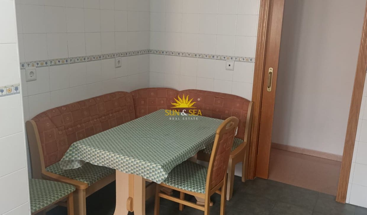 Apartamento de 3 habitaciones en Alicante / Alacant ciudad en alquiler con piscina garaje - 1.300 € (Ref: 10062872)