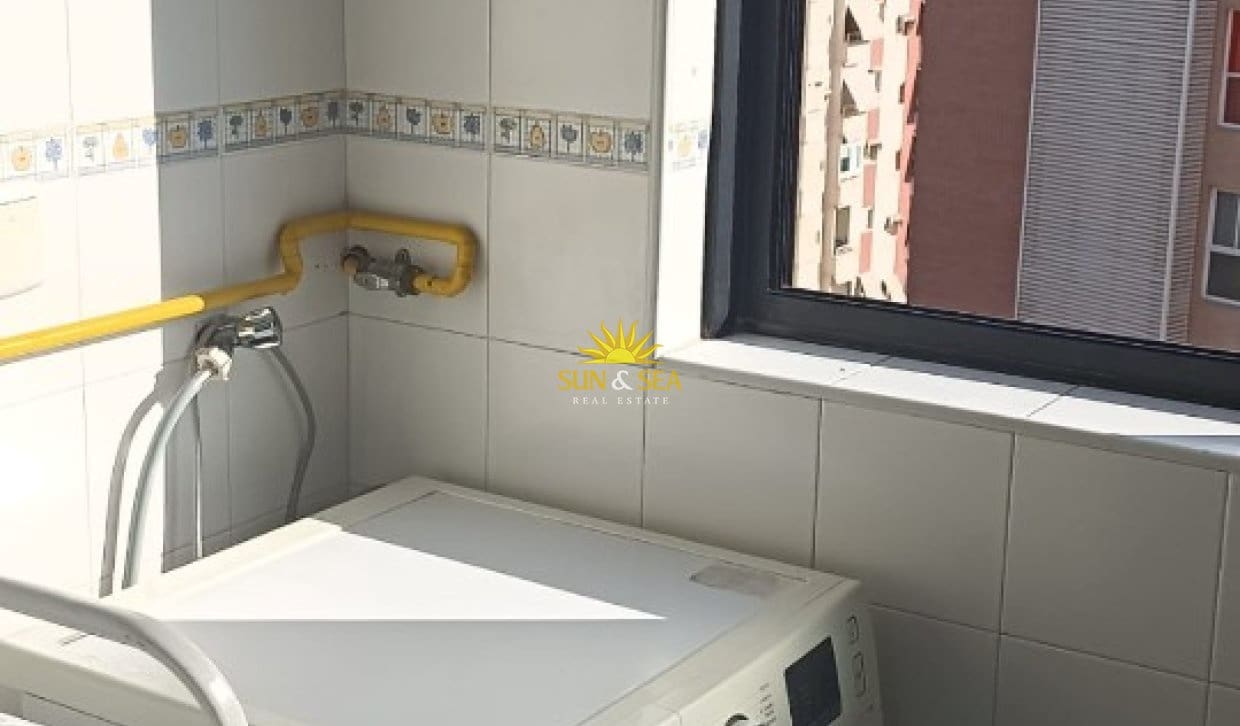 Apartamento de 3 habitaciones en Alicante / Alacant ciudad en alquiler con piscina garaje - 1.300 € (Ref: 10062872)