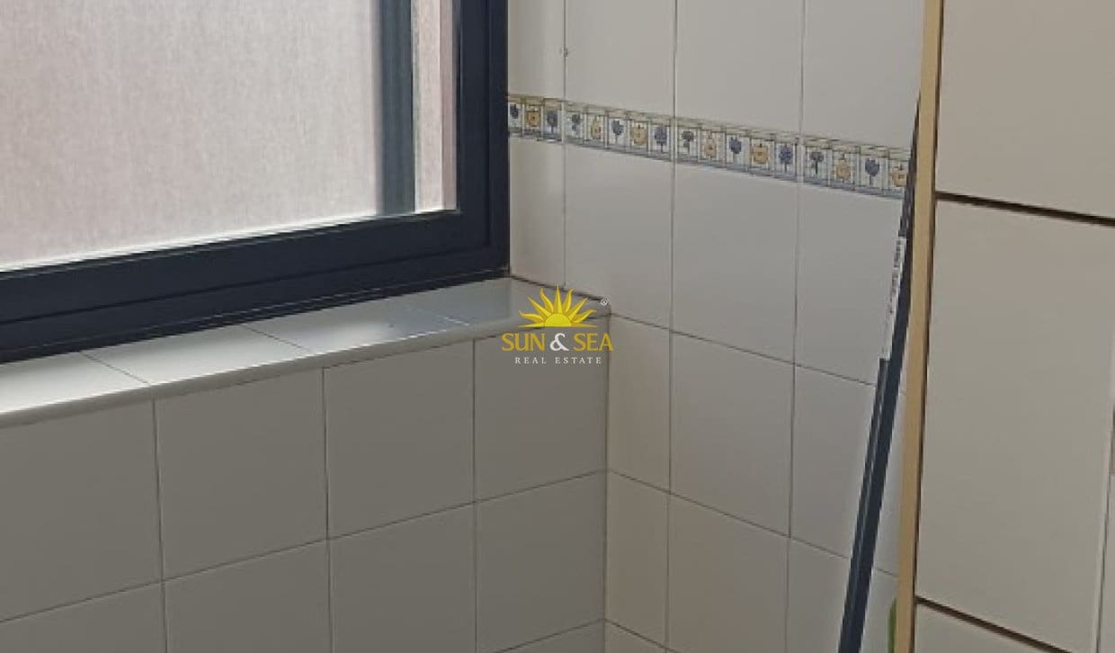 Apartamento de 3 habitaciones en Alicante / Alacant ciudad en alquiler con piscina garaje - 1.300 € (Ref: 10062872)