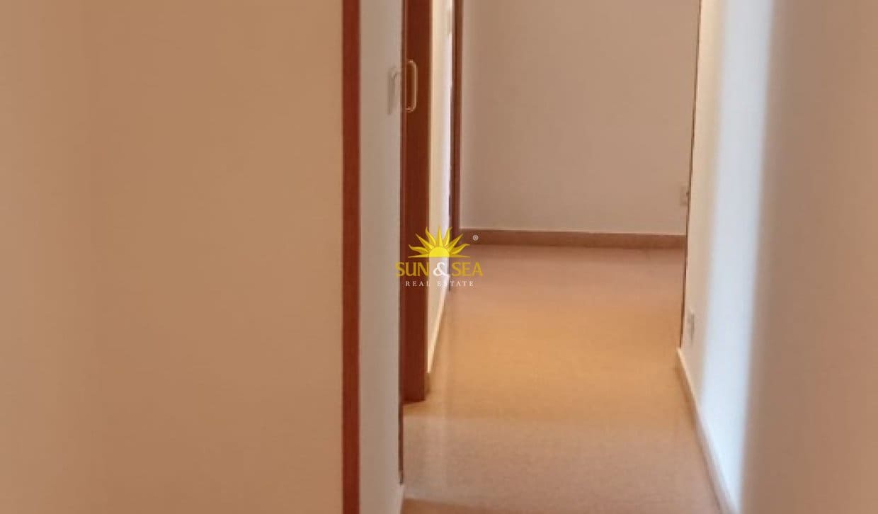 Apartamento de 3 habitaciones en Alicante / Alacant ciudad en alquiler con piscina garaje - 1.300 € (Ref: 10062872)