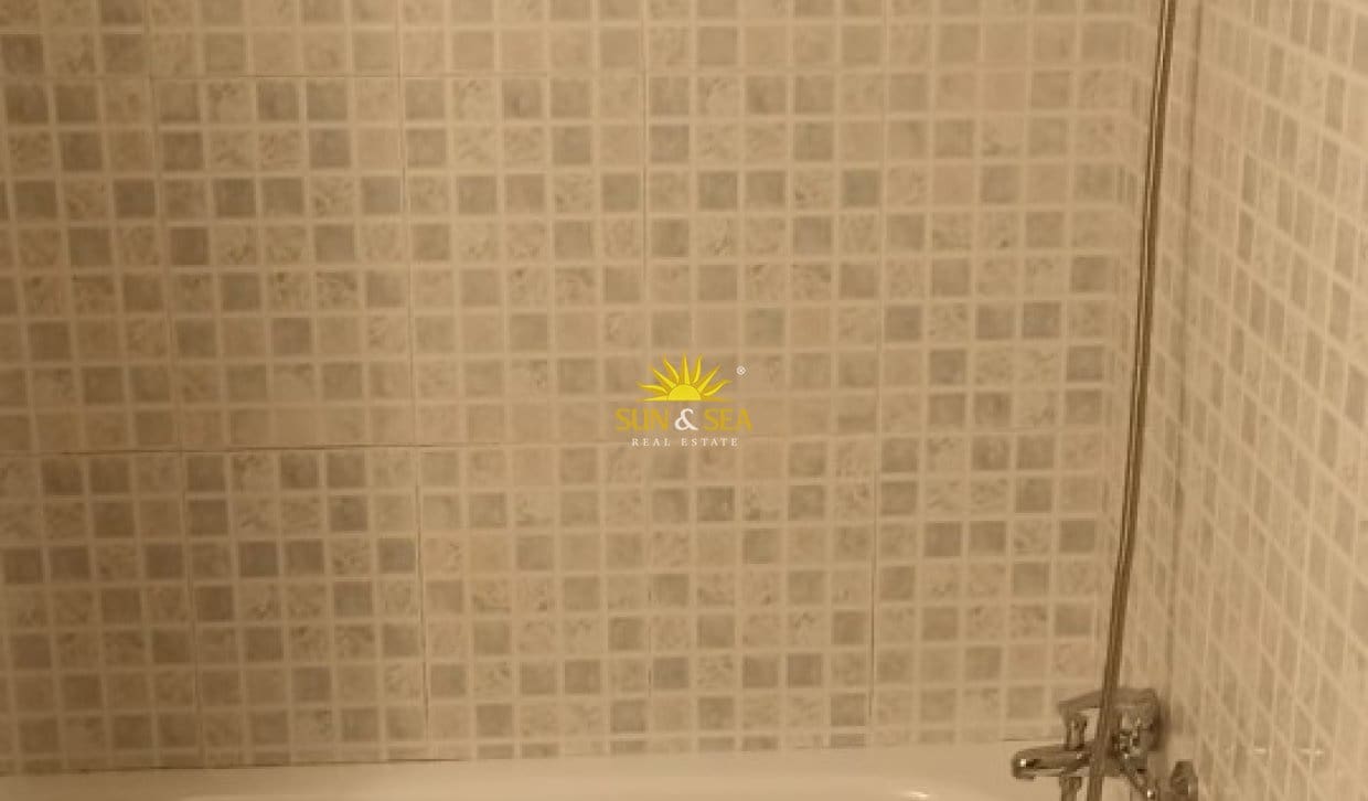 Apartamento de 3 habitaciones en Alicante / Alacant ciudad en alquiler con piscina garaje - 1.300 € (Ref: 10062872)