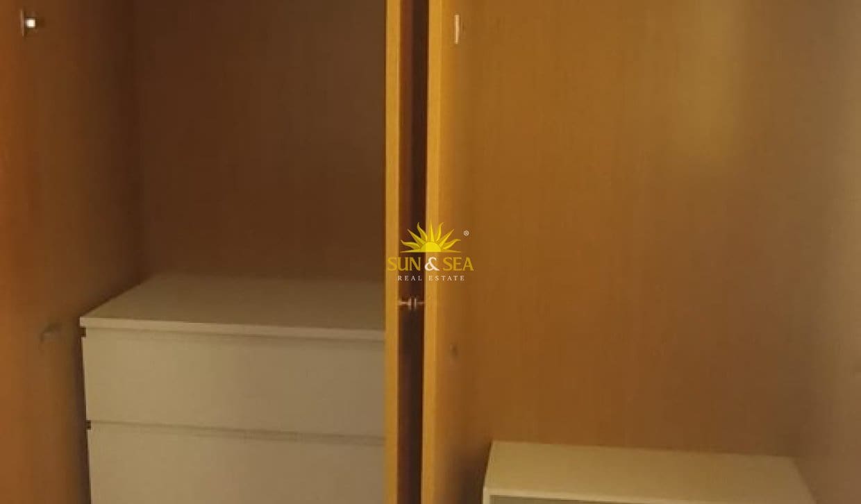 Apartamento de 3 habitaciones en Alicante / Alacant ciudad en alquiler con piscina garaje - 1.300 € (Ref: 10062872)