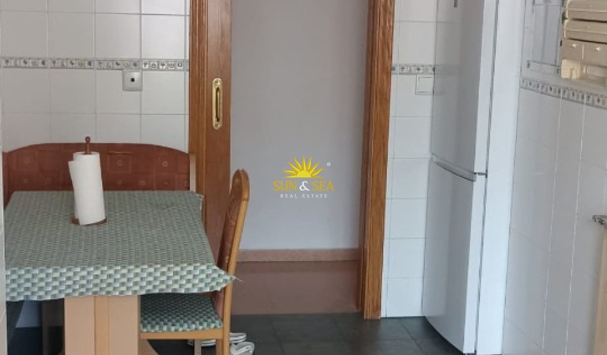 Apartamento de 3 habitaciones en Alicante / Alacant ciudad en alquiler con piscina garaje - 1.300 € (Ref: 10062872)