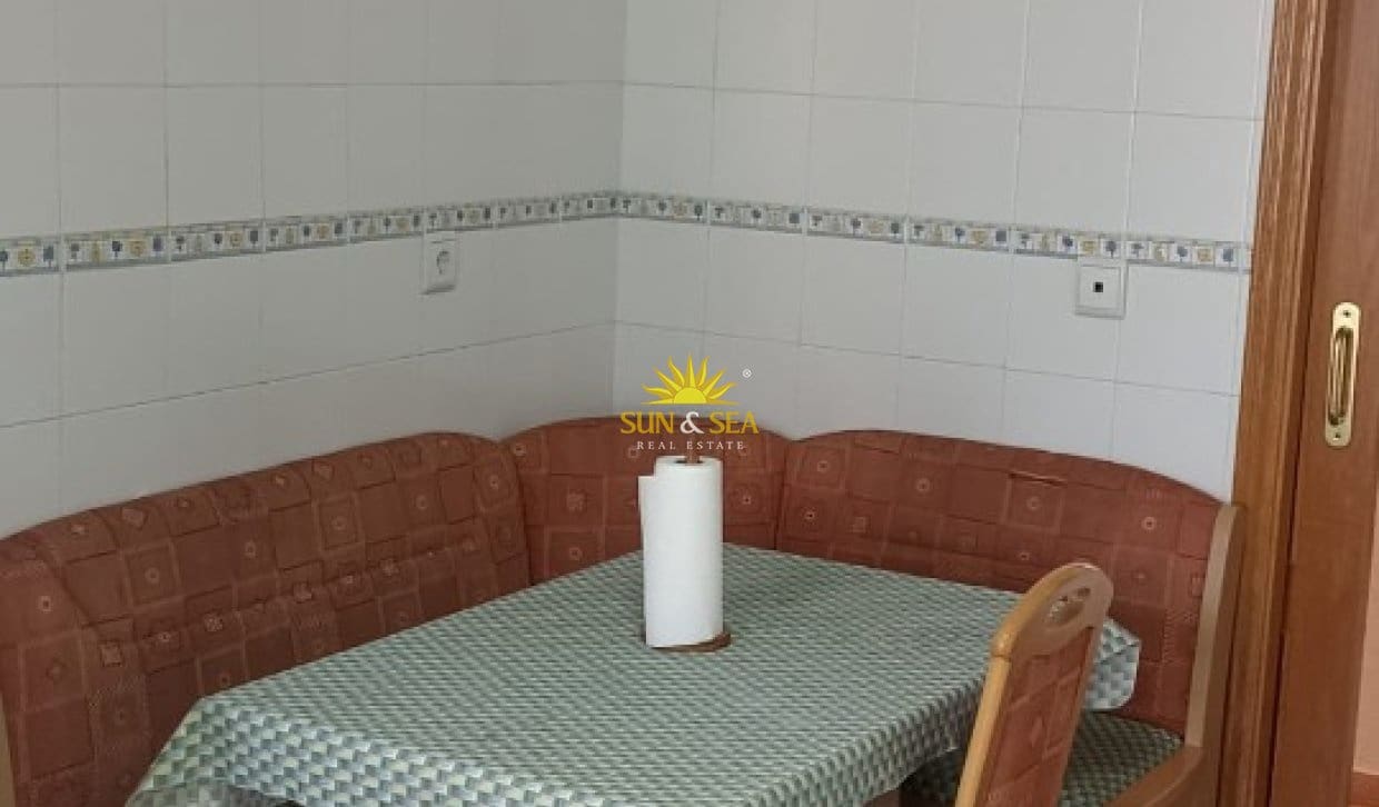 Apartamento de 3 habitaciones en Alicante / Alacant ciudad en alquiler con piscina garaje - 1.300 € (Ref: 10062872)