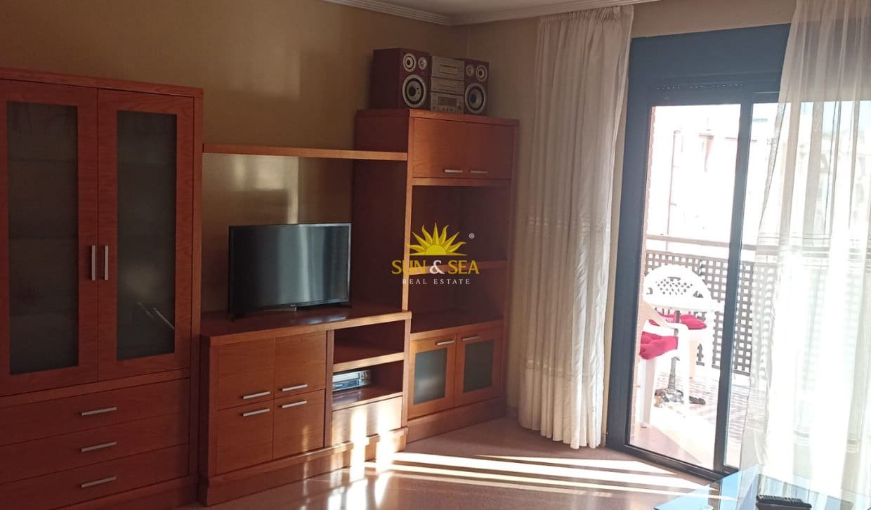 Apartamento de 3 habitaciones en Alicante / Alacant ciudad en alquiler con piscina garaje - 1.300 € (Ref: 10062872)