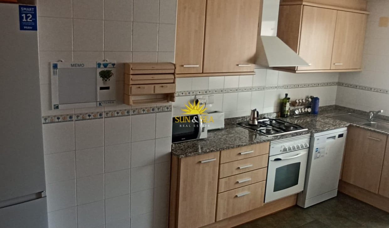 Apartamento de 3 habitaciones en Alicante / Alacant ciudad en alquiler con piscina garaje - 1.300 € (Ref: 10062872)