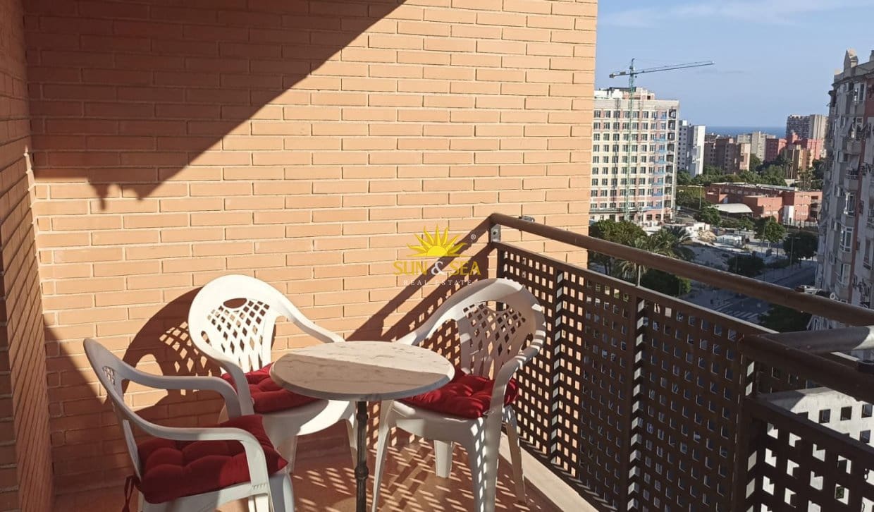 Apartamento de 3 habitaciones en Alicante / Alacant ciudad en alquiler con piscina garaje - 1.300 € (Ref: 10062872)